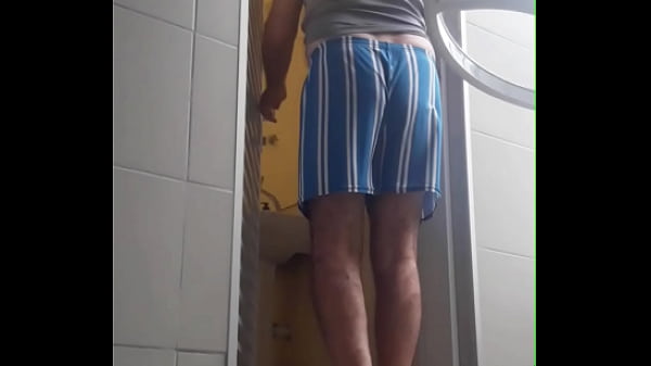 Flagrado pelado no vestiário do clube