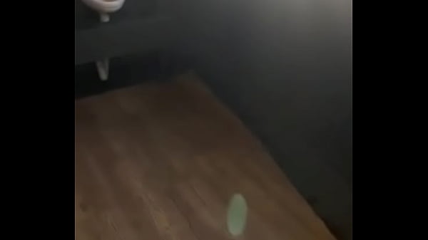 Amateur guy caught in public urinal (he can’t pee so he prefers to jerk off)