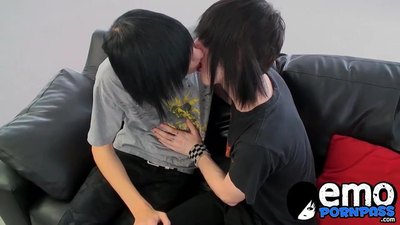 Leo Jones makes Josh Osbourne splash out a massive cum shot