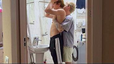 No73 A friend licks a smooth twink’s ass, sucks a big dick and takes it inside