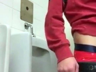 Twink’s Handjob in the WC